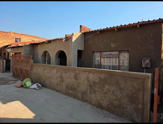 4 BEDROOM HOUSE FOR SALE IN TEMBISA EXT 7